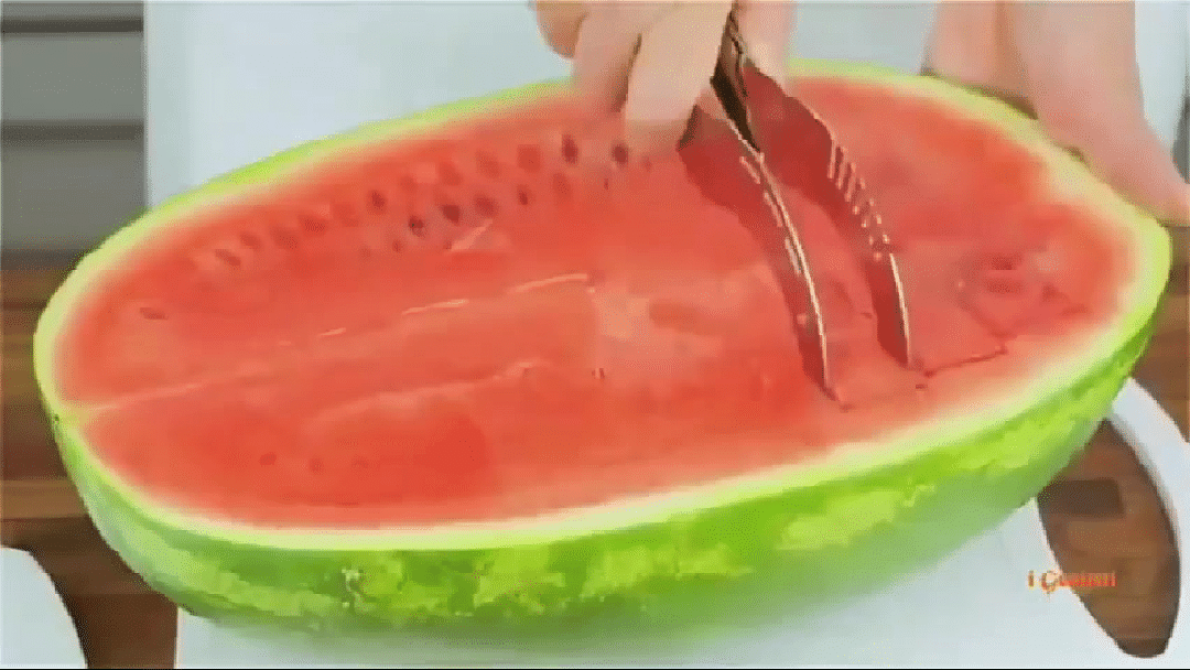 【💥Kúp 1 a získaj 1 zadarmo】Nerezový veterný mlyn, krájač na melón, artefaktový krájač na šalát, krájač na ovocie, nástroj na krájanie melónu, kuchynské doplnky, gadgety